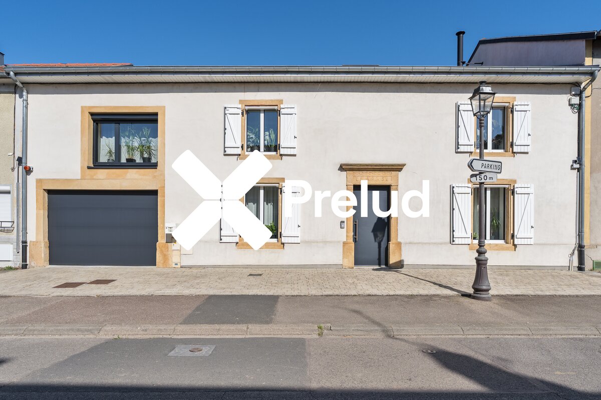 Maison de village rénovée à La Maxe — façade en pierre de Jaumont, reportage photo et visite Matterport par Prelud